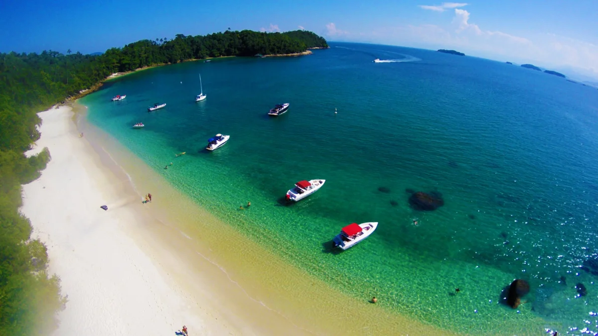 Ilhas Paradisíacas | Passeio de Lancha Privativa em Angra dos Reis