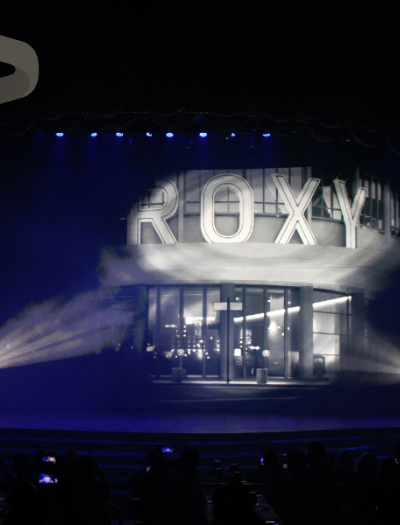 Noite no Roxy: Gastronomia, Música e o Brasil em Cena com Transporte Oficial Via Rio