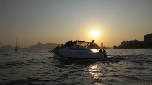 Passeio de lancha ao Por do sol 3