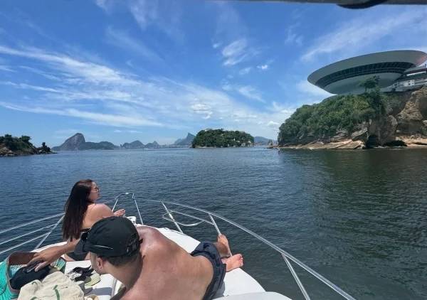 Passeio de lancha pela manhã 4