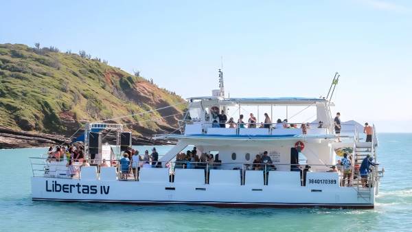 Catamarã Búzios - Passeio de Barco 5